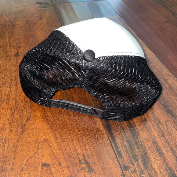 Plain white and black hm - Picture 2 of 3